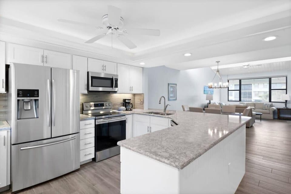 Fully equipped kitchen, recently renovated