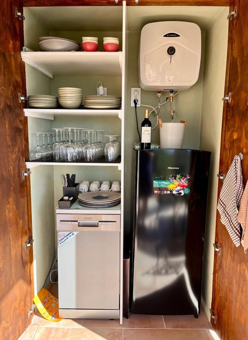 Dishwasher, fridge/freezer, glasses, plates etc. 