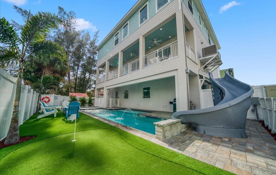 Swimming pool w/water rainfall feature & slide (heating available for $35/day*)