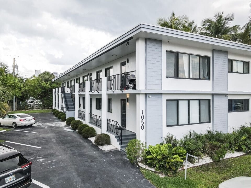 Easy-access building in a convenient spot near local attractions.
