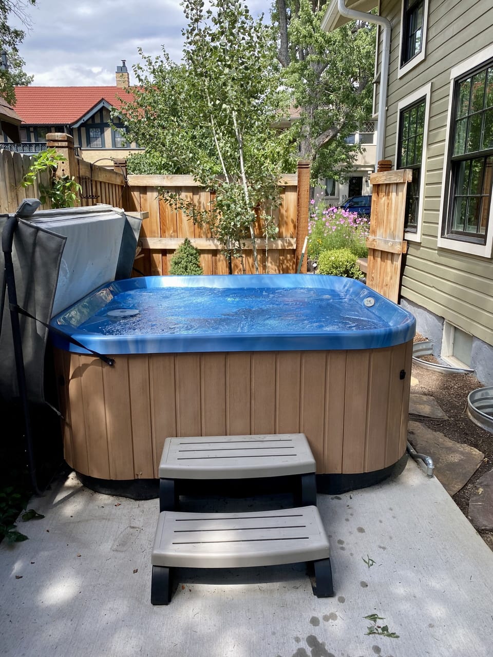 Outdoor spa tub