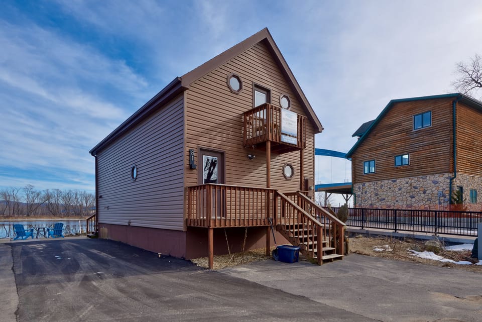 Waterfront Cabin Marquette IA | 2 BR | 1.5 BA | 8 Guests (2)