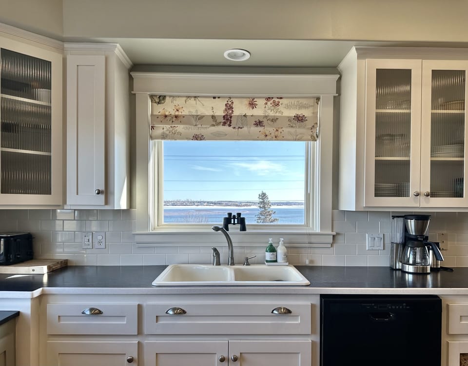 What a view! Do dishes with a view - no worries, there is also a dishwasher