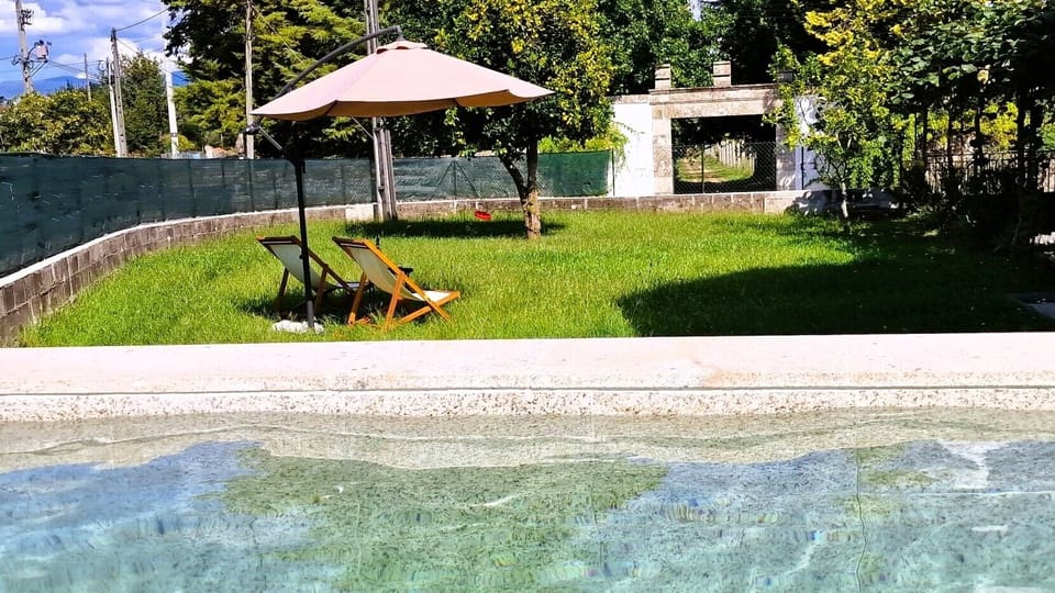 Jardim e água de nascente
