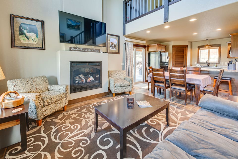 Sturgis Vacation Rental | 4BR | 2BA | 2,000 Sq Ft | 1 Small Step to Enter