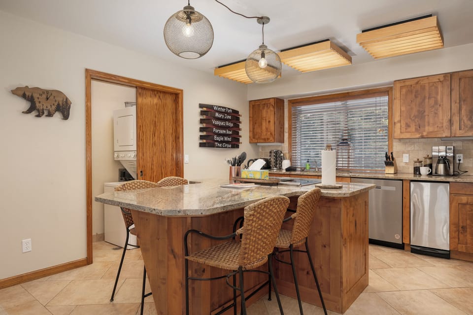 Kitchen w/ Washer & Dryer