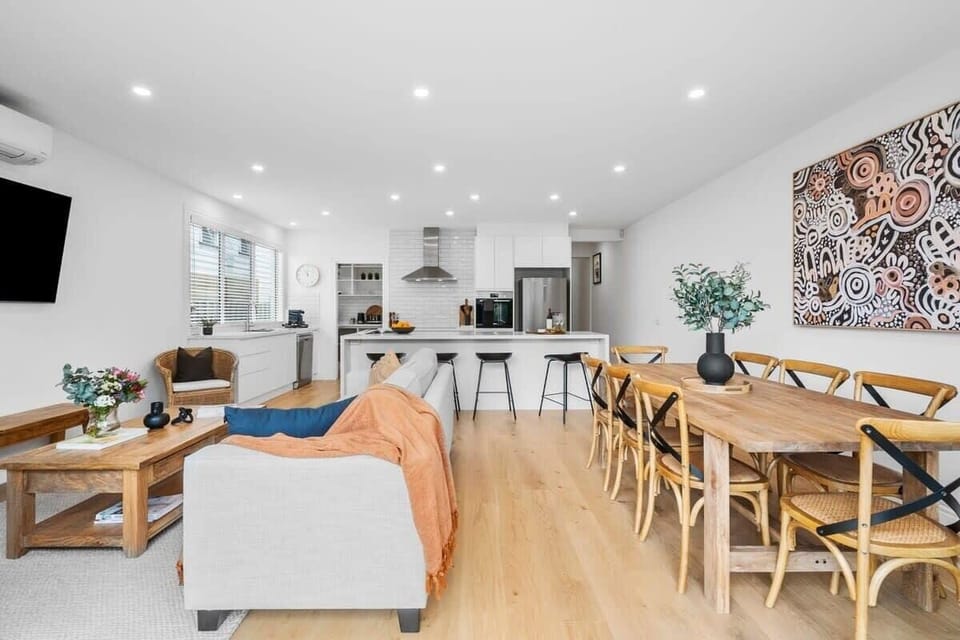 Open Dining, Lounge and Kitchen Area 