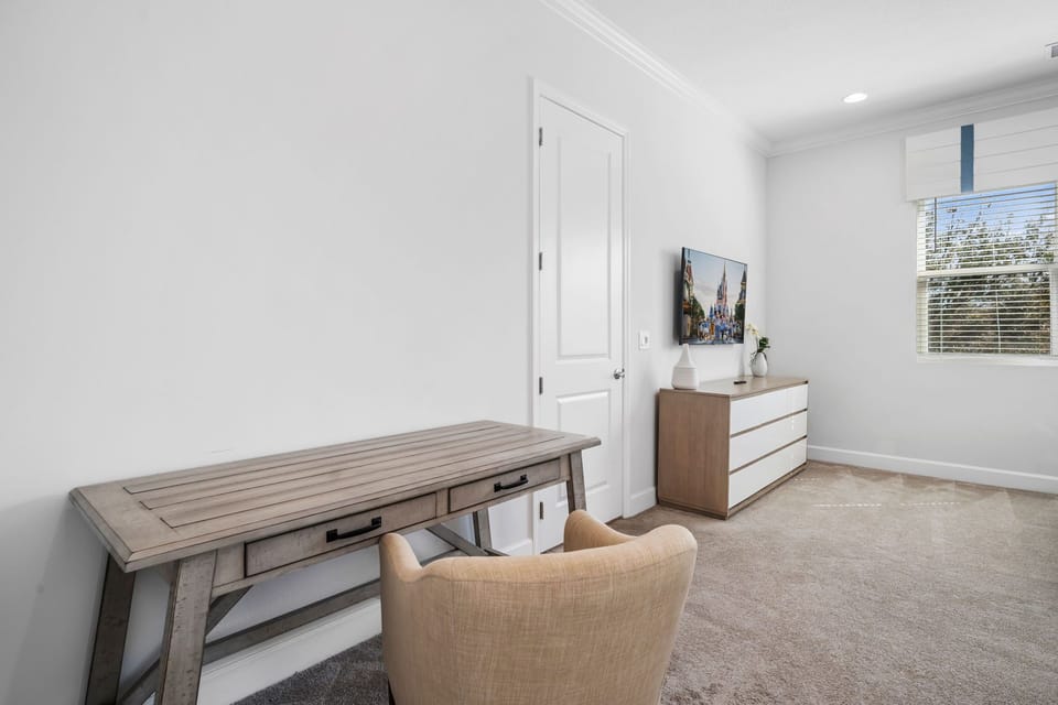Working while away? In need of some extra space? This in room des/workspace is perfect!