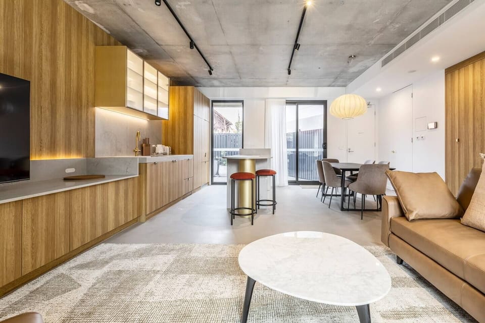 Open plan living highlights soaring ceilings, a neutral colour palette and modern finishes.