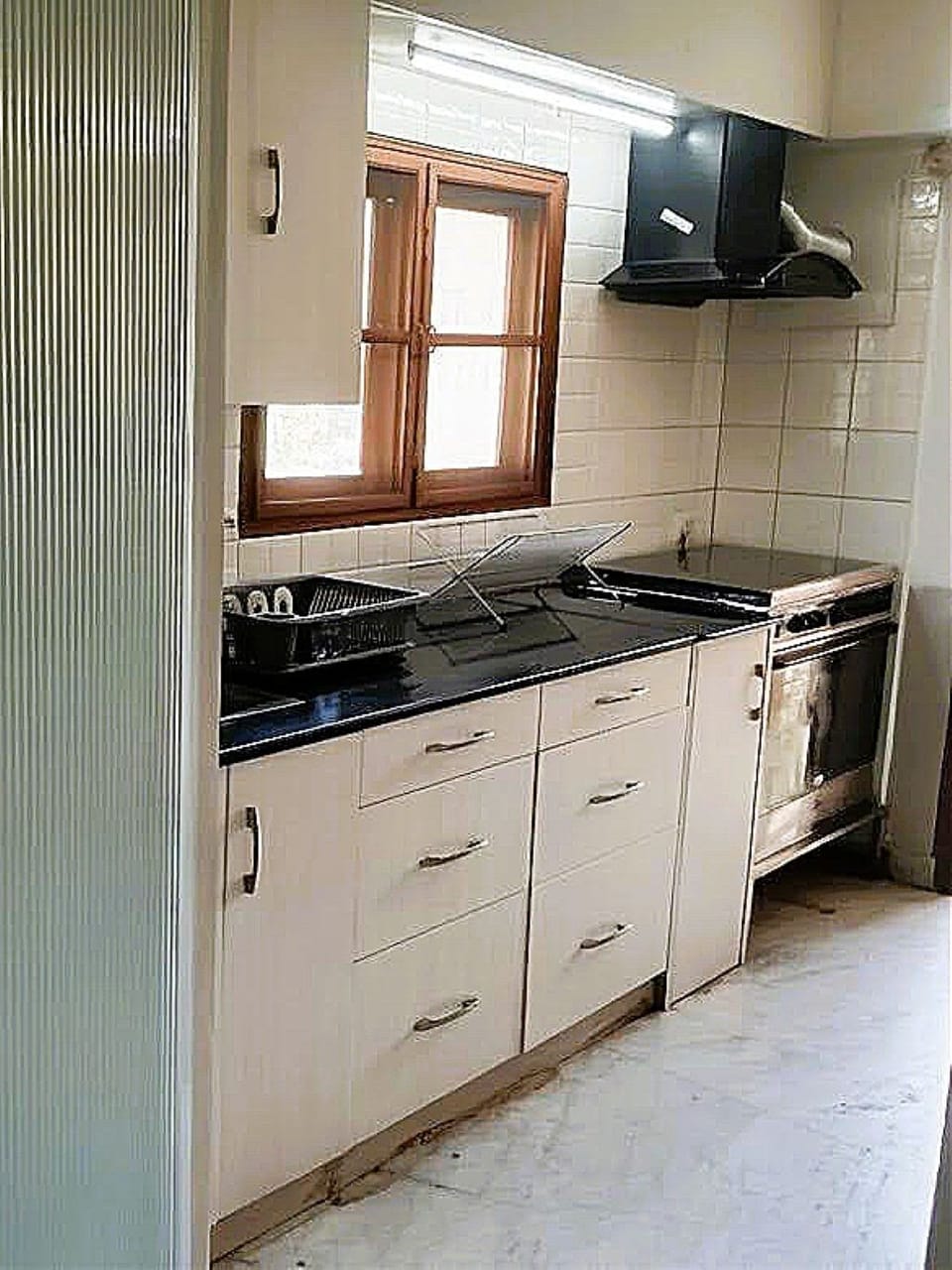 A full Kitchen with an RO unit for drinking water n 5 burner gas stove cum oven.