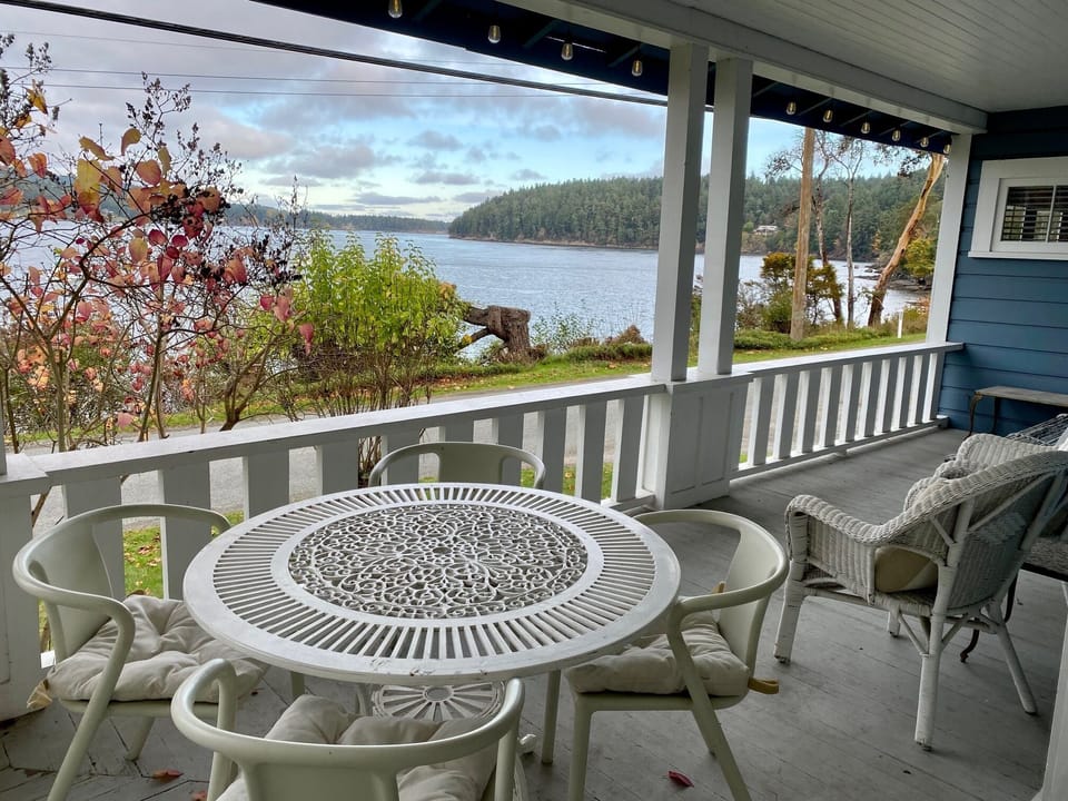 Front veranda dining