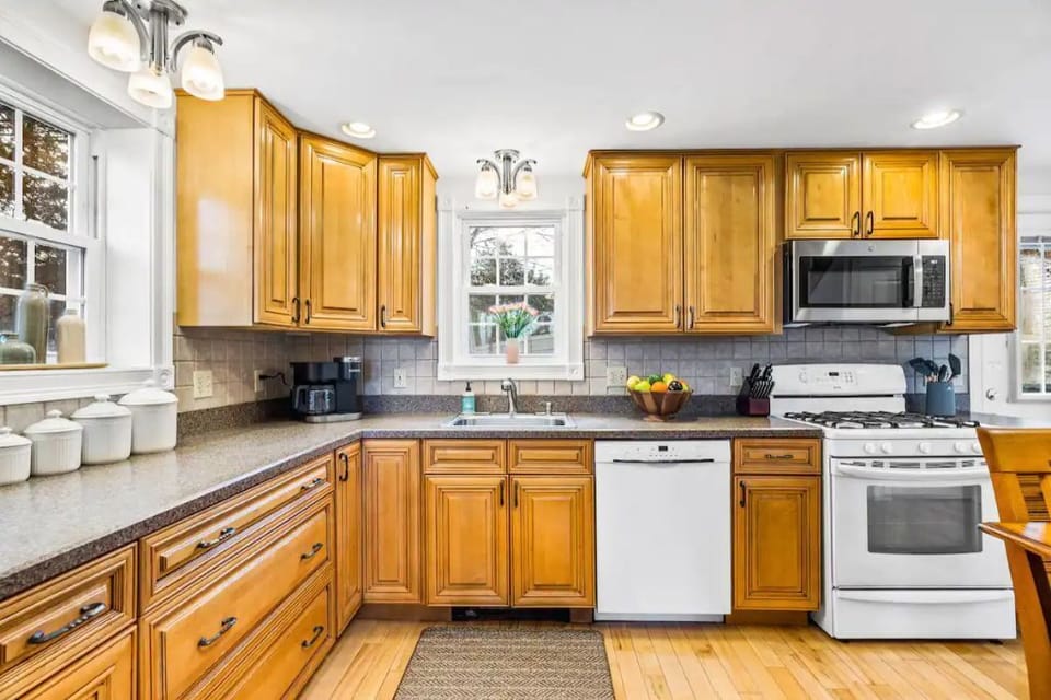 Full kitchen is located on 1st floor