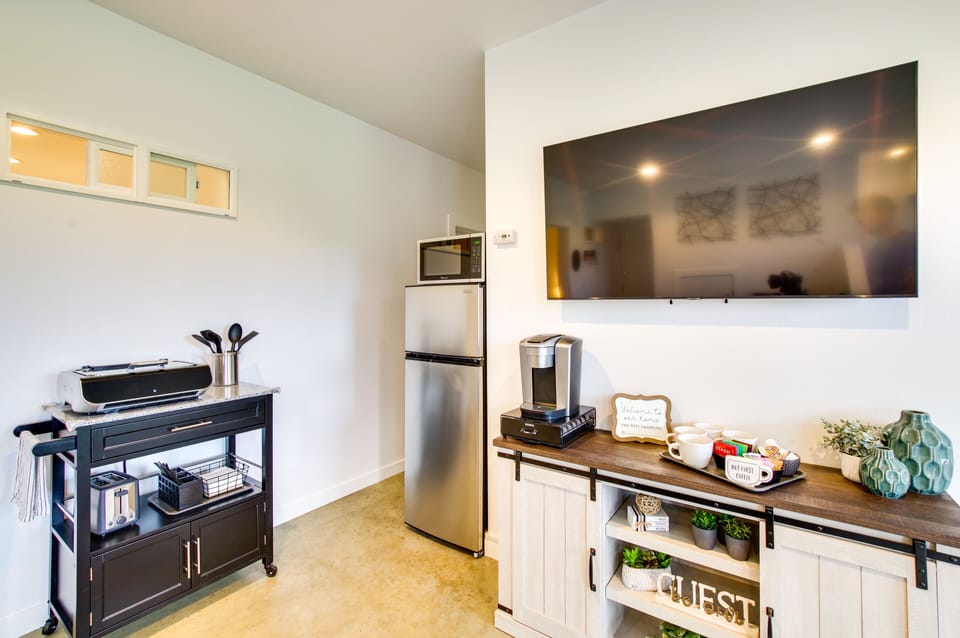 Kitchenette | Cooking Basics Supplied