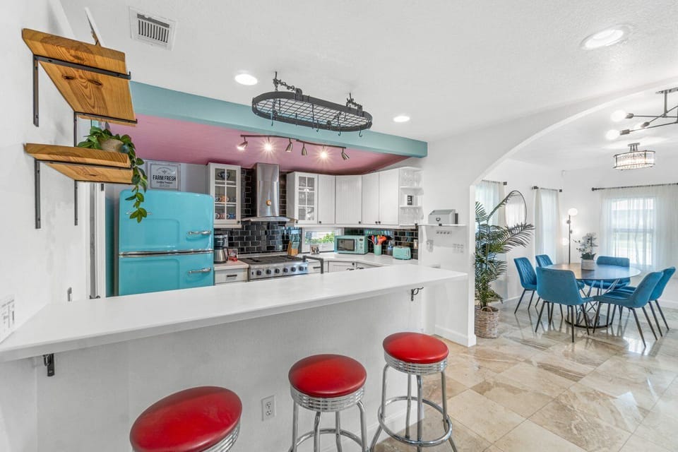 Fully Equipped Retro-Style Kitchen with Diner Bar Stools & 'Big Chill' Fridge