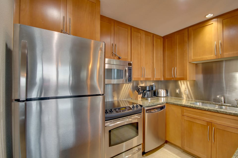 Kitchen | Cooking Basics | Coffee Maker | Trash Bags & Paper Towels Provided