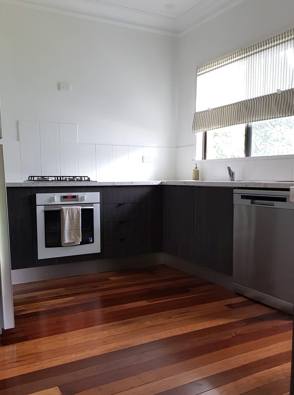 Kitchen with Gas Cooktop, Electric oven, Dishwasher and Fridge etc.