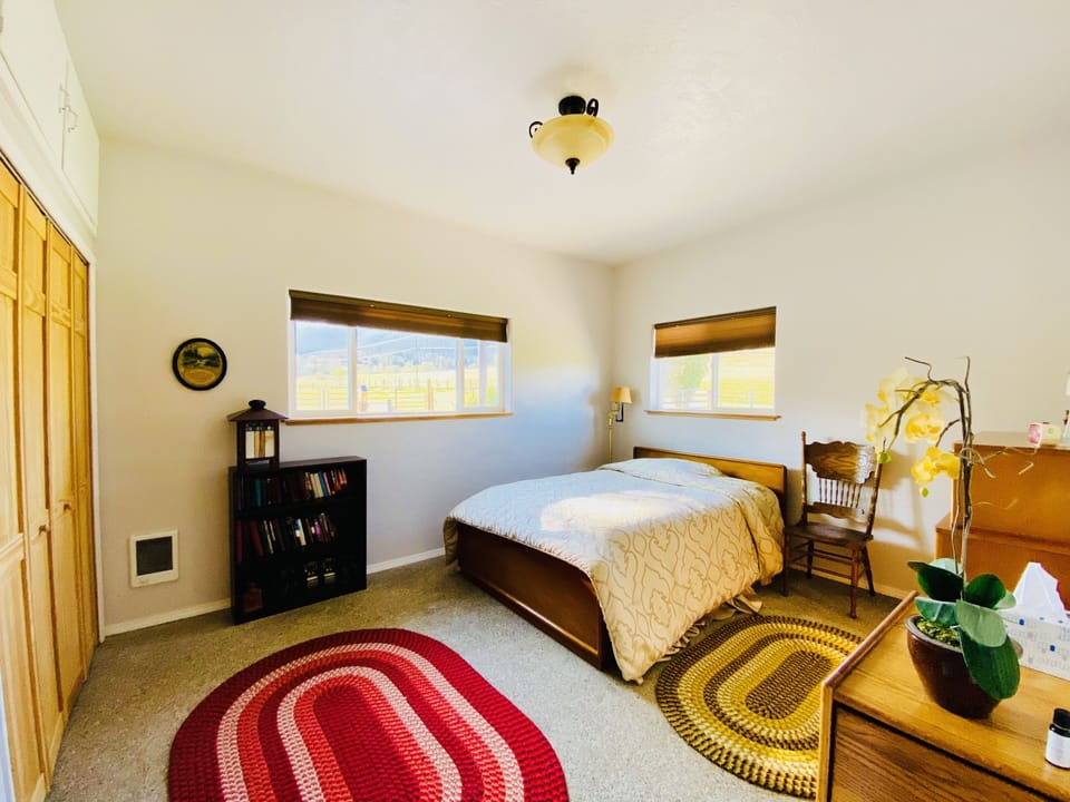The Gold Bedroom 
