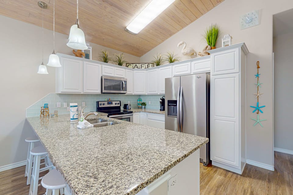 Breakfast Bar with Seating for 4