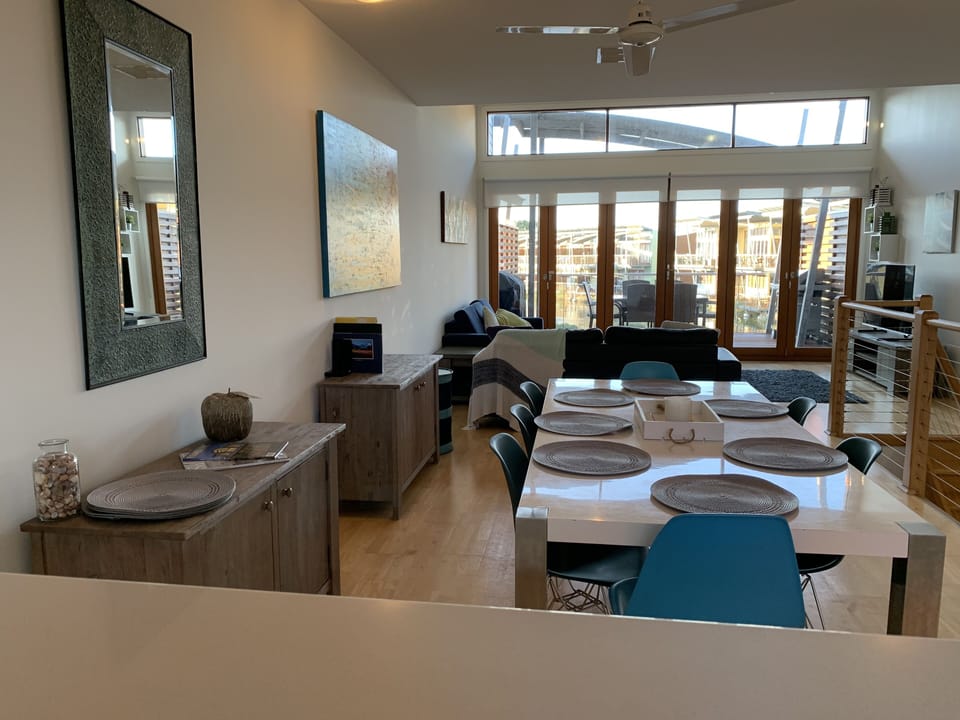 Villa 91 South Shores Resort Normanville - dining and living areas