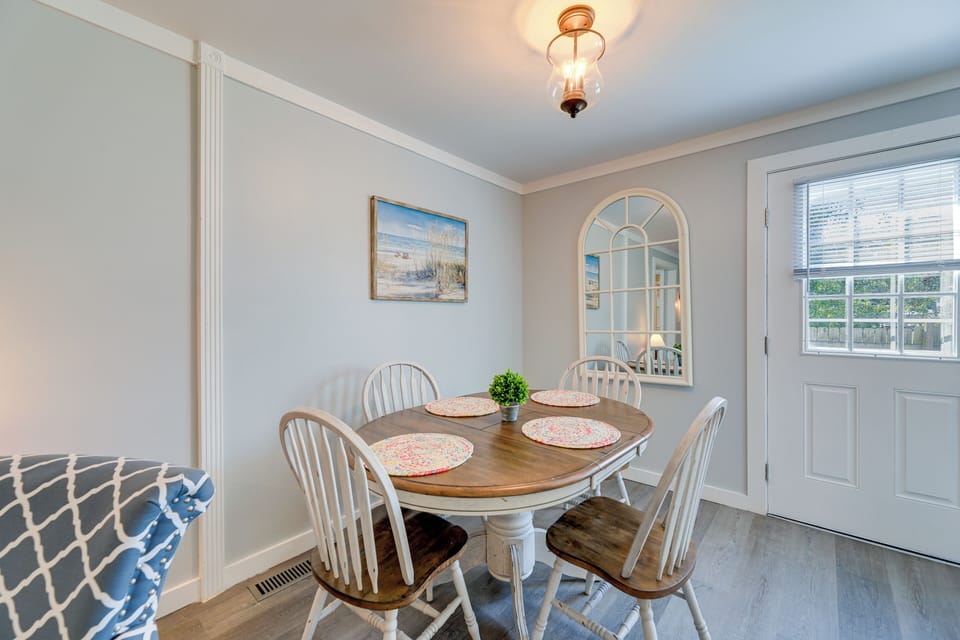 Dining Area | Dishware & Flatware
