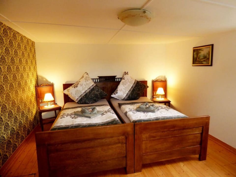 Schlafzimmer 1