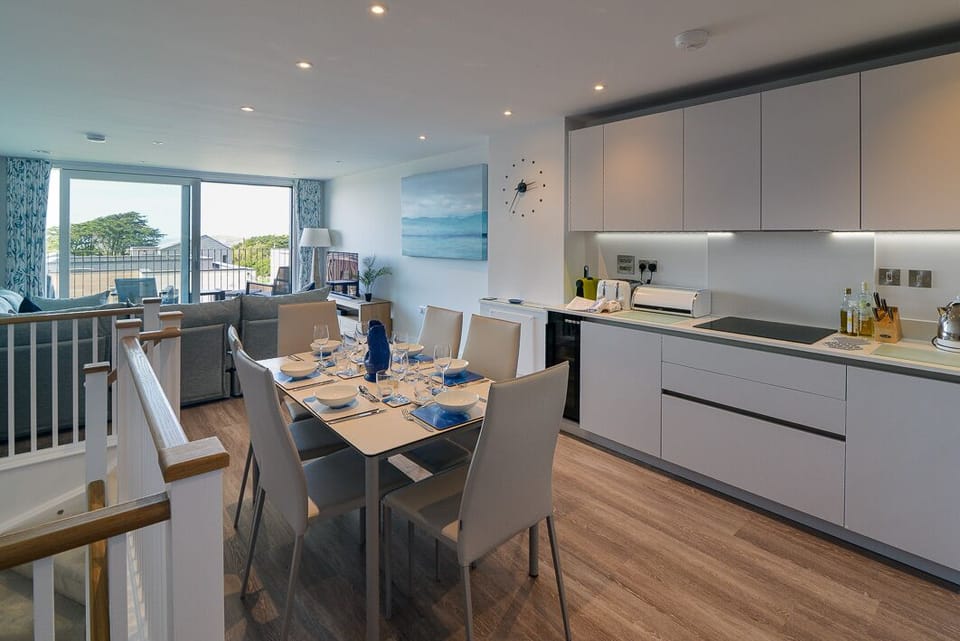 Open plan kitchen/dining/living area
