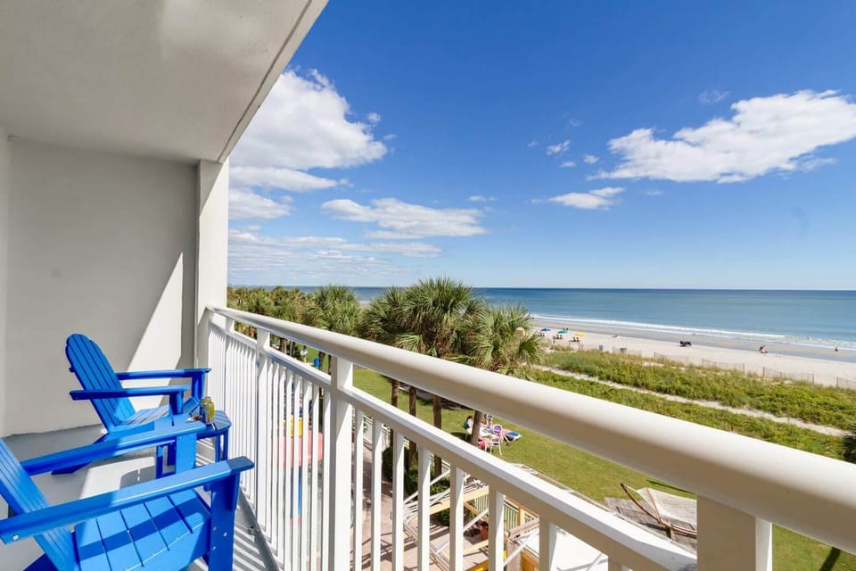 Book your coastal getaway today and make unforgettable memories by the sea!