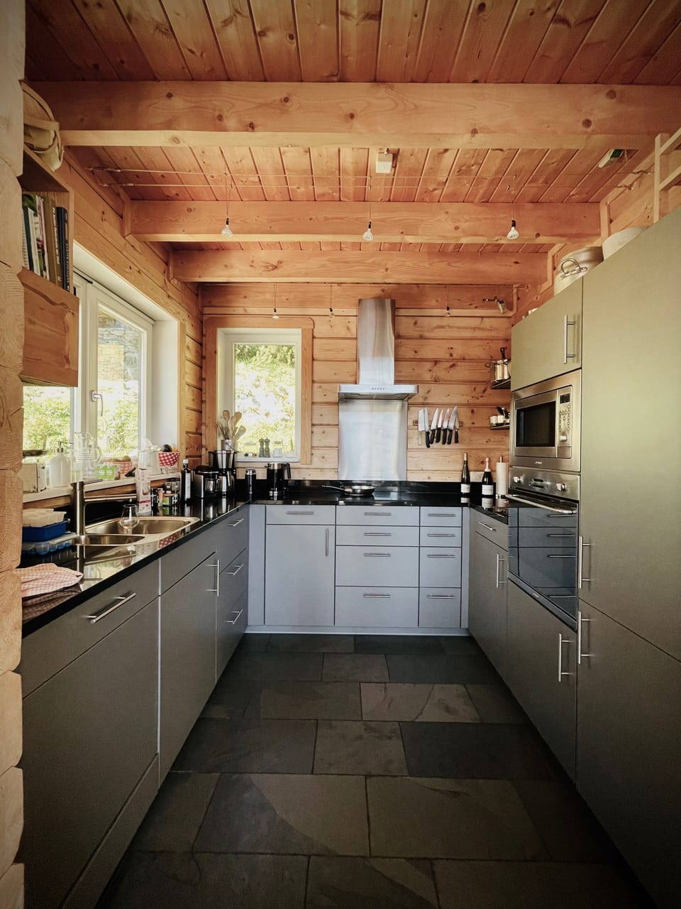 Fully equipped kitchen. 