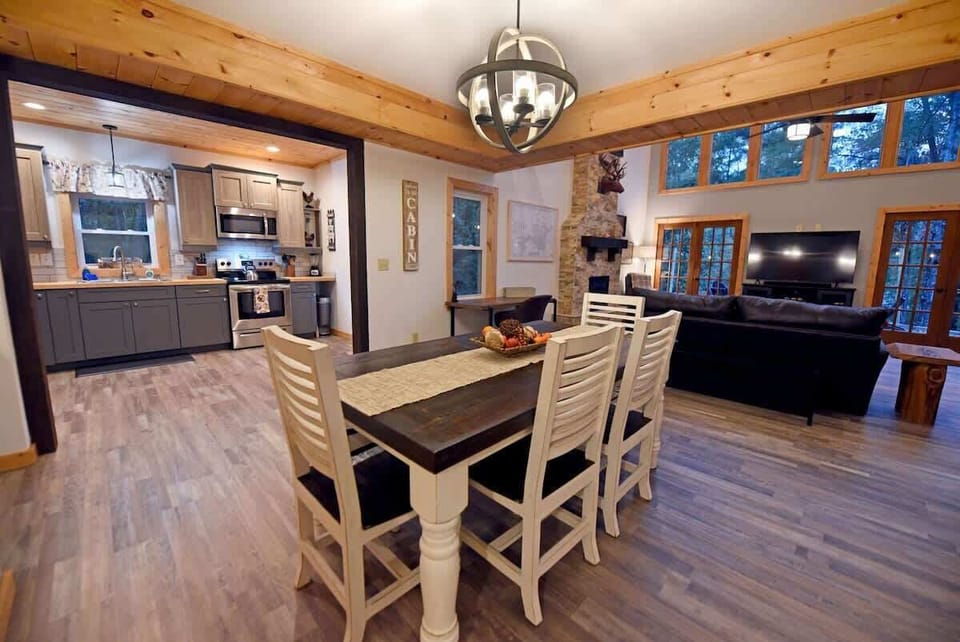 dining for six with very open floor plan