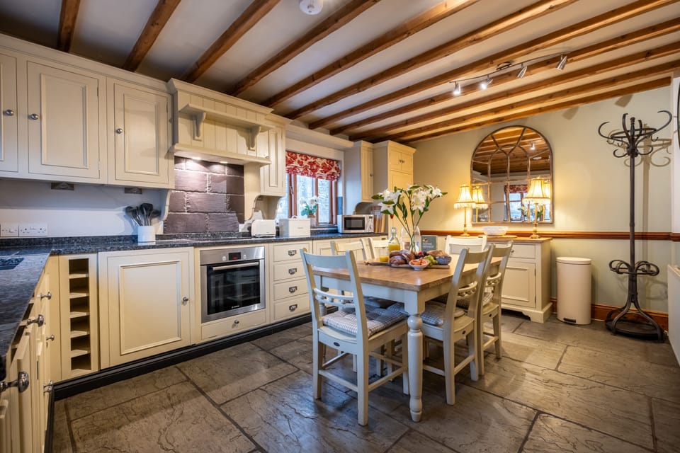 Smithy Cottage, Hawkshead Holiday Cottage - Kitchen