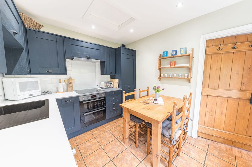 Potter's Wheel - Kitchen