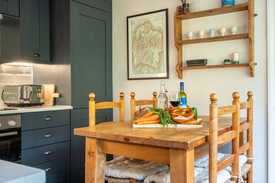 Potter's Wheel  Dining Kitchen