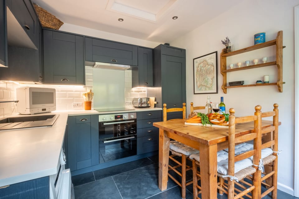 Potter's Wheel Dining Kitchen