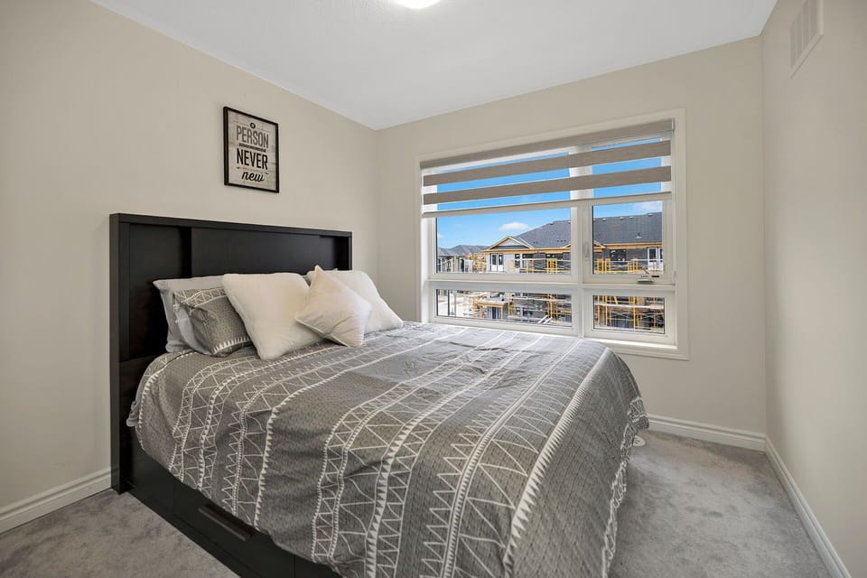 Bedroom #3 : Sweet dreams are made in this room