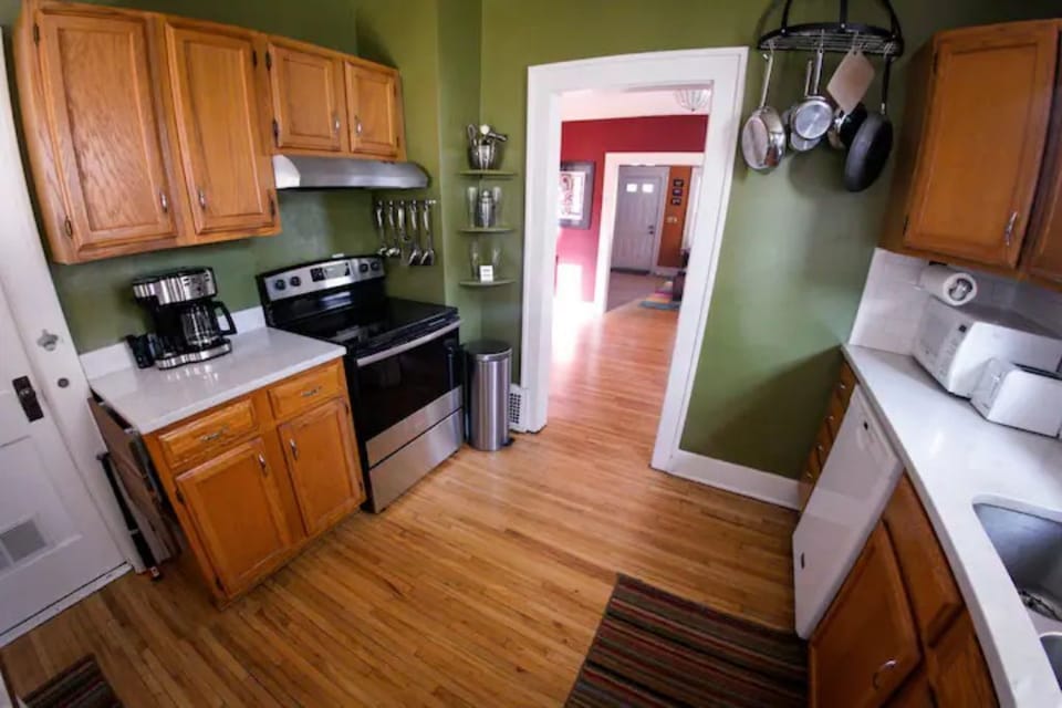 Full kitchen
