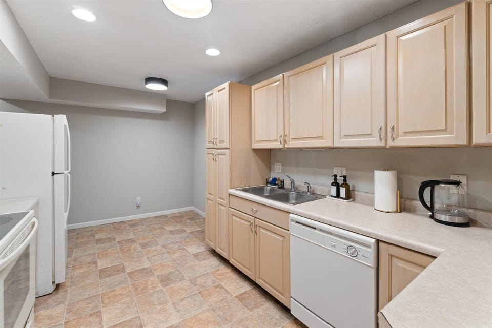 Fully equipped kitchenette with ample cupboards 