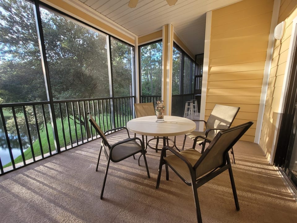 BALCONY WITH LAKE VIEW
