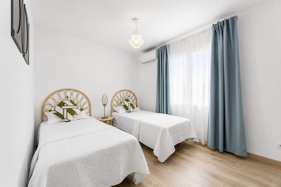 Twin bedroom with A/C