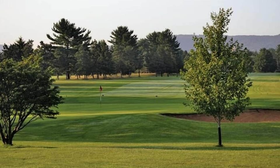 Bethlehem Golf Club - 2.7 miles from the property
