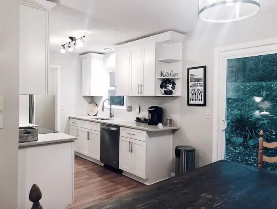 Fully renovated and equipped kitchen