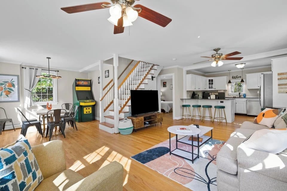Open-style floorplan with dedicated dining area. 65" Bigscreen Roku TV. Bring your own logins and sign into hulu, netflix, youtube, and more. (4) barstools in the kitchen make a great breakfast spot as well!
