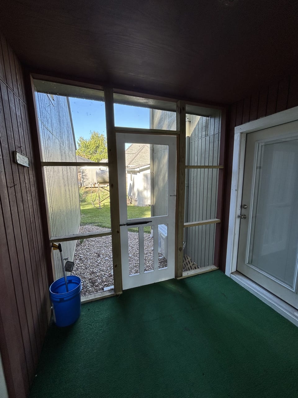 standing with back to main entrance screen door- left goes into the kitchen