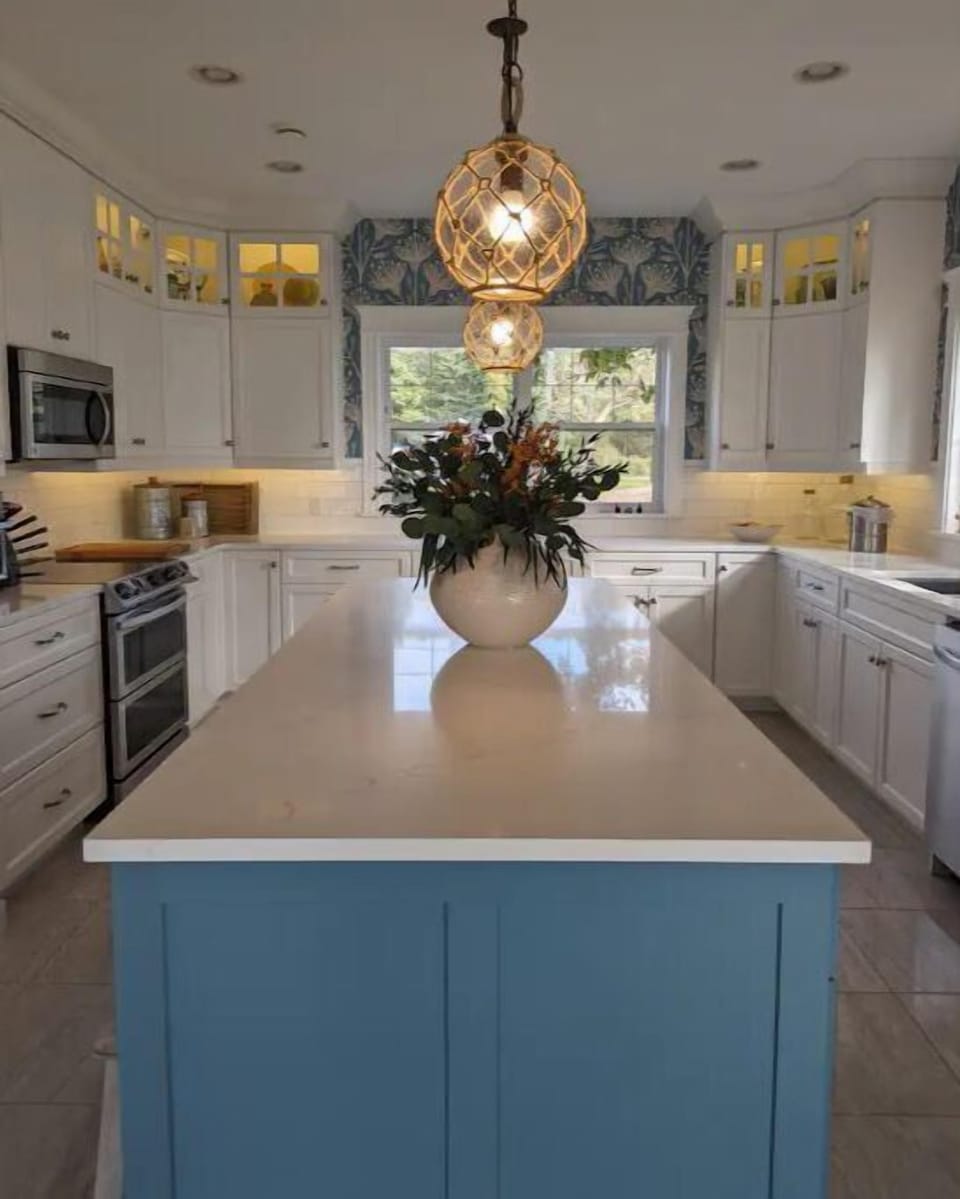 Feel like cooking? With 12m of counter space there's room for everyone to cook.