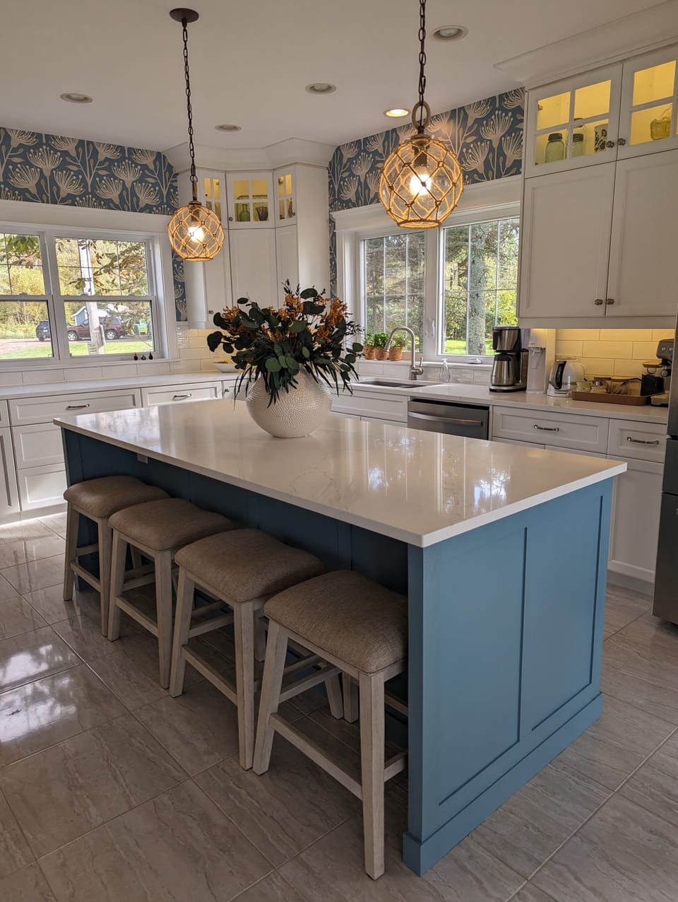 Generously equipped kitchen with everything you need.