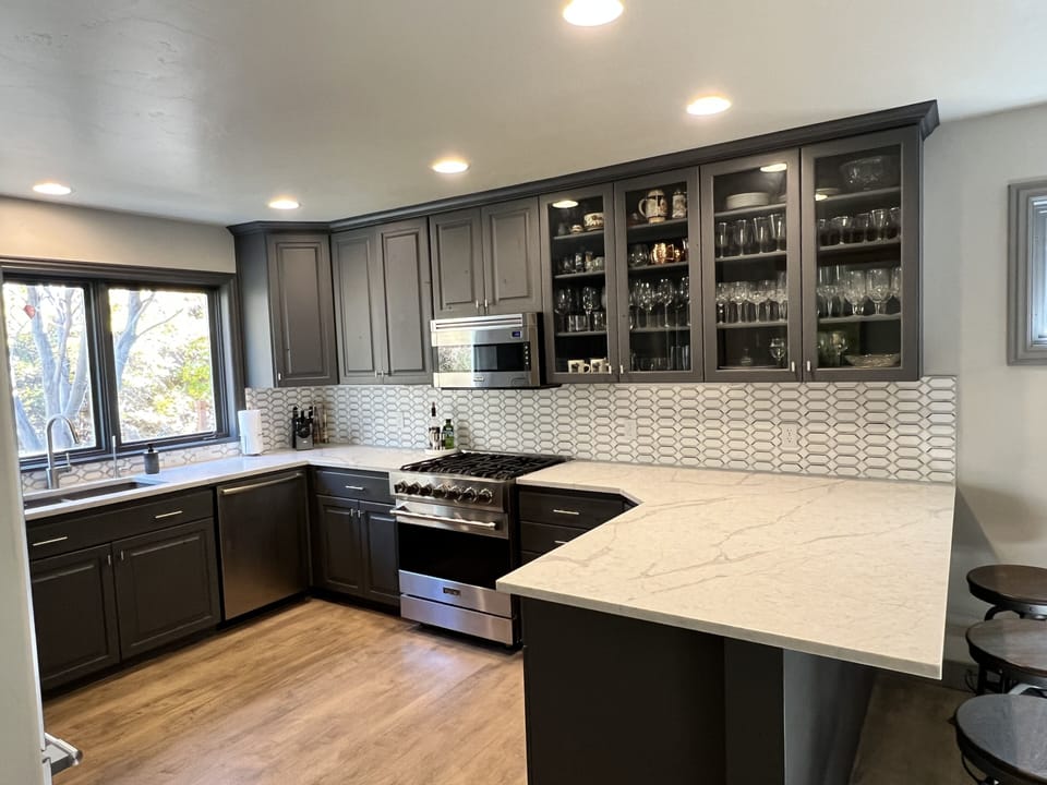 Fully equipped Kitchen with Viking Gas stove
