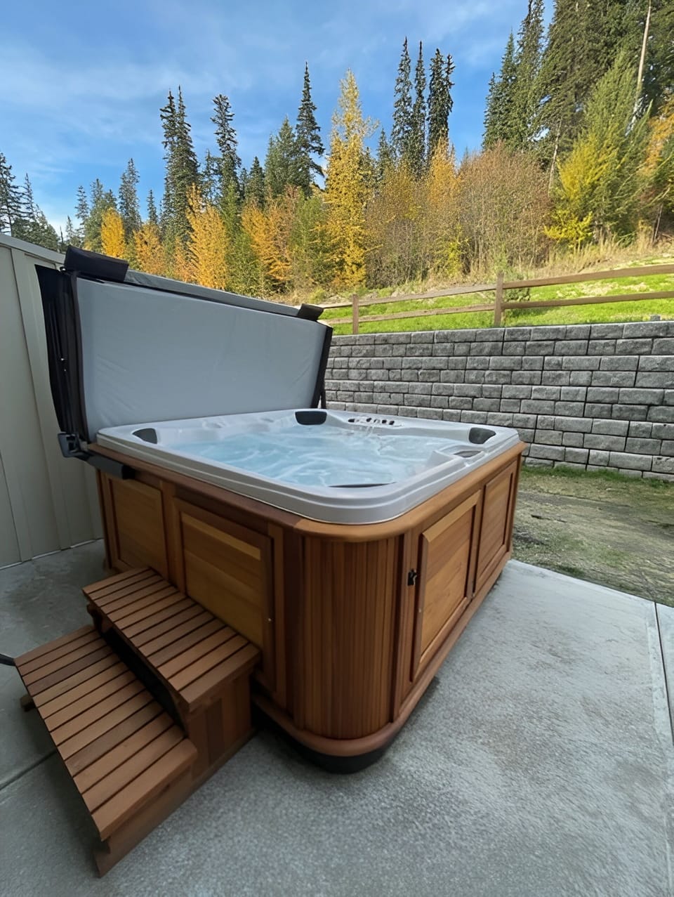 Outdoor spa tub
