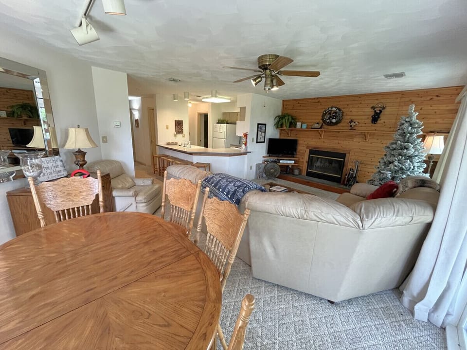 Open floor plan so everyone can be together