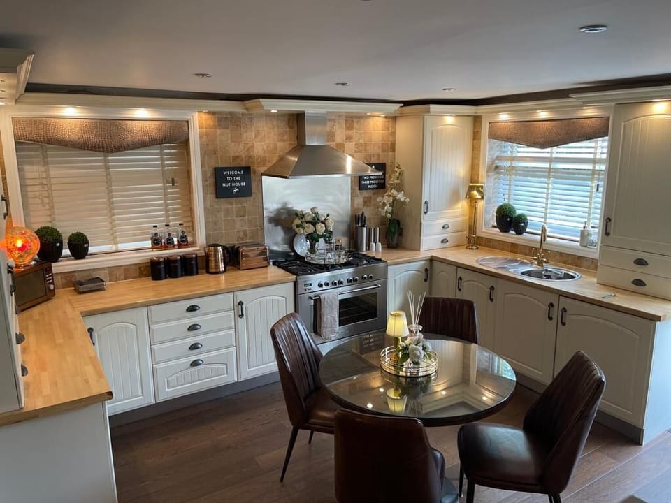 Kitchen with dining table and everything needed - all kitchen appliances, utilities etc 
6 ring gas cooker 