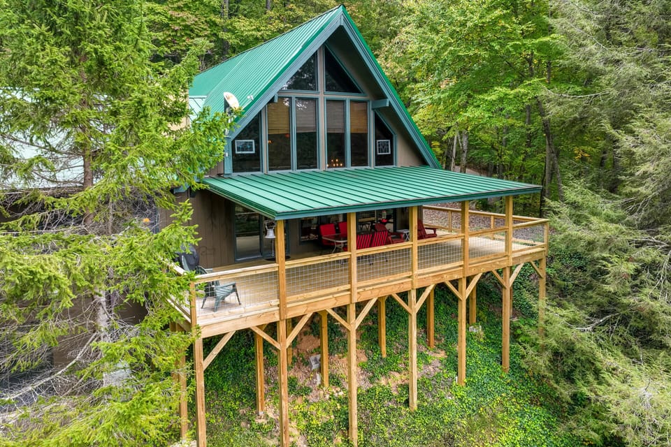 Robbinsville Vacation Rental | 2BR | 2.5BA | 2,292 Sq Ft | Stairs Required