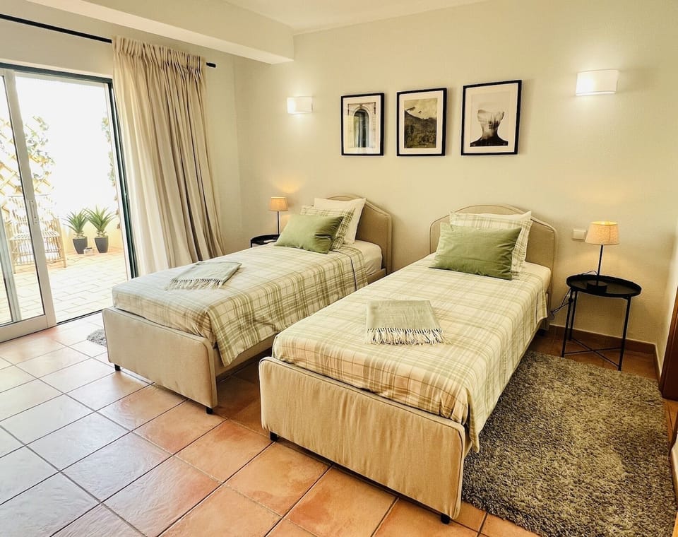 Twin bedroom